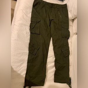 Men’s size 38 military-green cargo pants. Excellent condition, no issues.